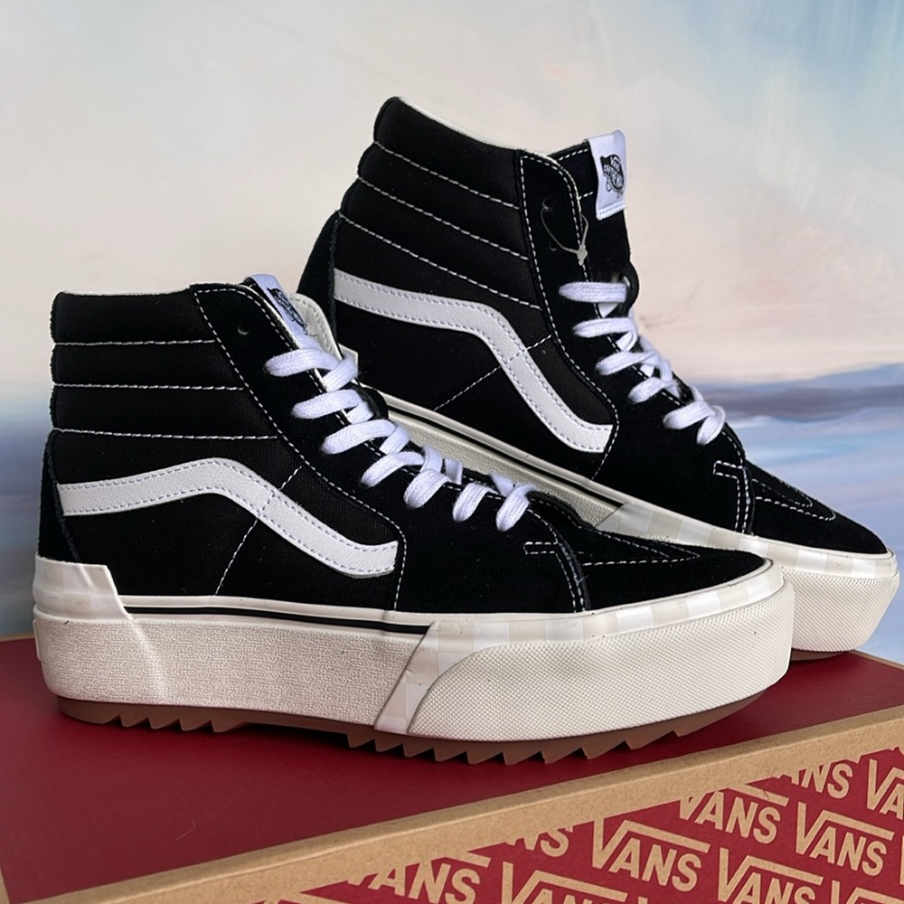 Vans Men’s Sk8-Hi Stacked (Suede/Canvas) Black/Blan
VN0A4BTW5ZN
Platforms - Picture 7 of 16